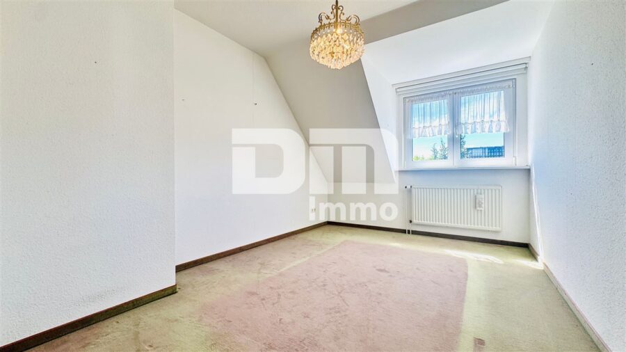 Charmantes Wohnglück - Ihr neues Zuhause mit Carport / Terrasse und großem Gartenbereich - OG / DG Kinderzimmer / Gäste / Büro